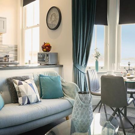 Sea View Serenity Breath Taking Sea View Sleeps 4 Скарбъро Екстериор снимка