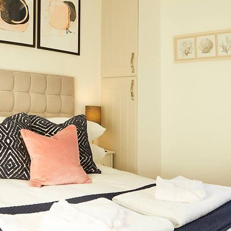 Sea View Serenity Breath Taking Sea View Sleeps 4 Скарбъро Екстериор снимка