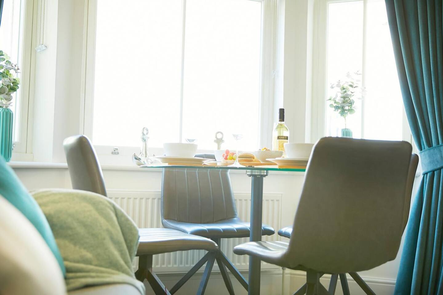 Sea View Serenity Breath Taking Sea View Sleeps 4 Скарбъро Екстериор снимка