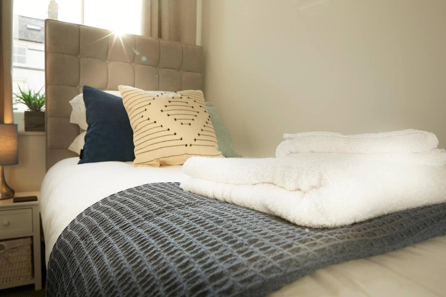 Sea View Serenity Breath Taking Sea View Sleeps 4 Скарбъро Екстериор снимка