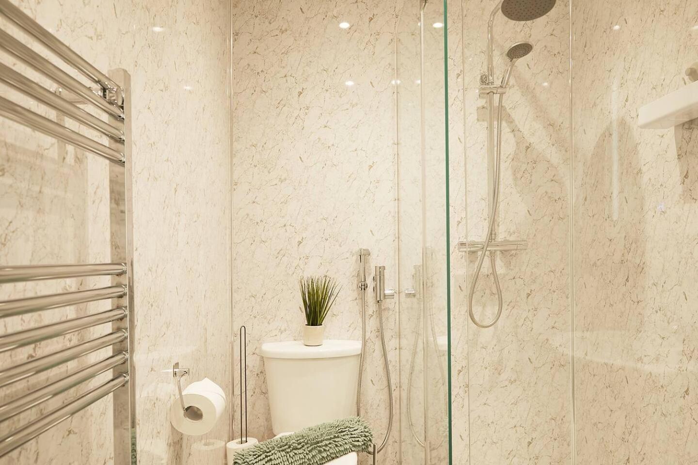 Sea View Serenity Breath Taking Sea View Sleeps 4 Скарбъро Екстериор снимка
