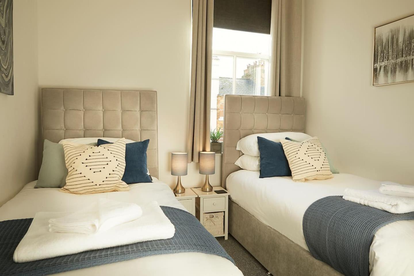 Sea View Serenity Breath Taking Sea View Sleeps 4 Скарбъро Екстериор снимка