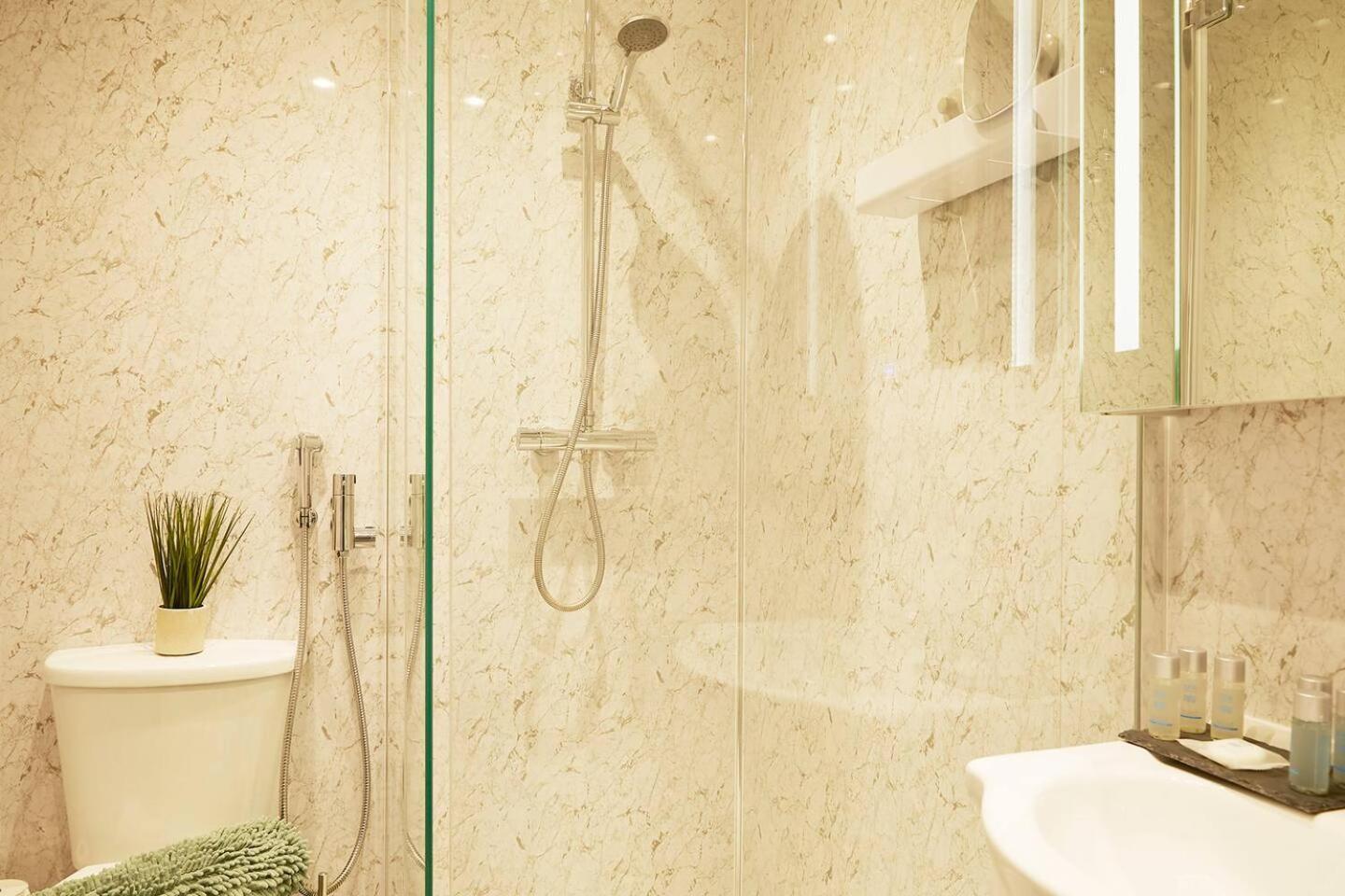 Sea View Serenity Breath Taking Sea View Sleeps 4 Скарбъро Екстериор снимка